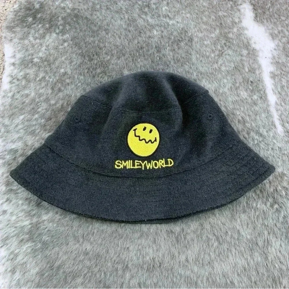 H&M x SmileyWorld Bucket Hat - Picture 3 of 12